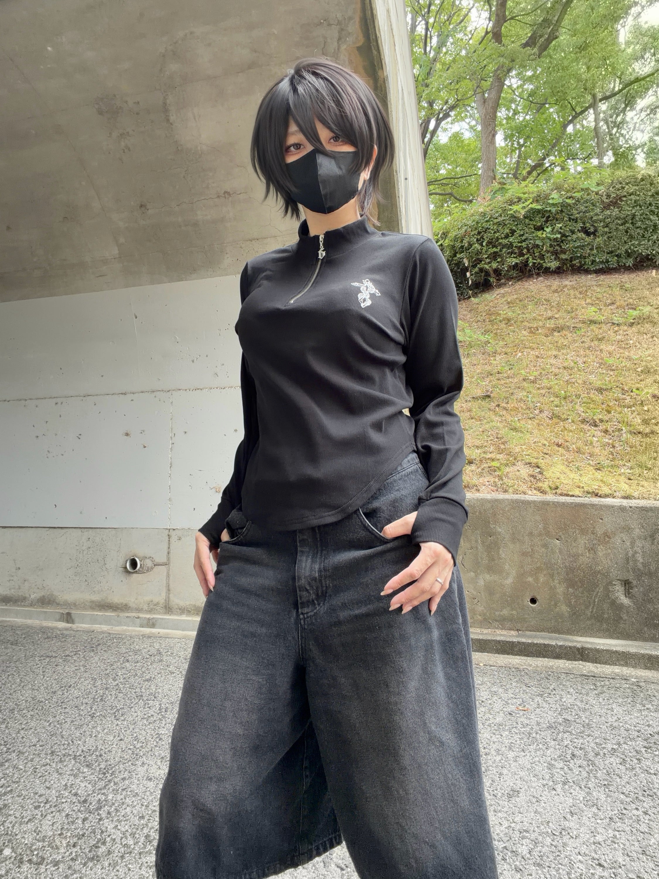 gibous snake cross ribbed chuck neck top black