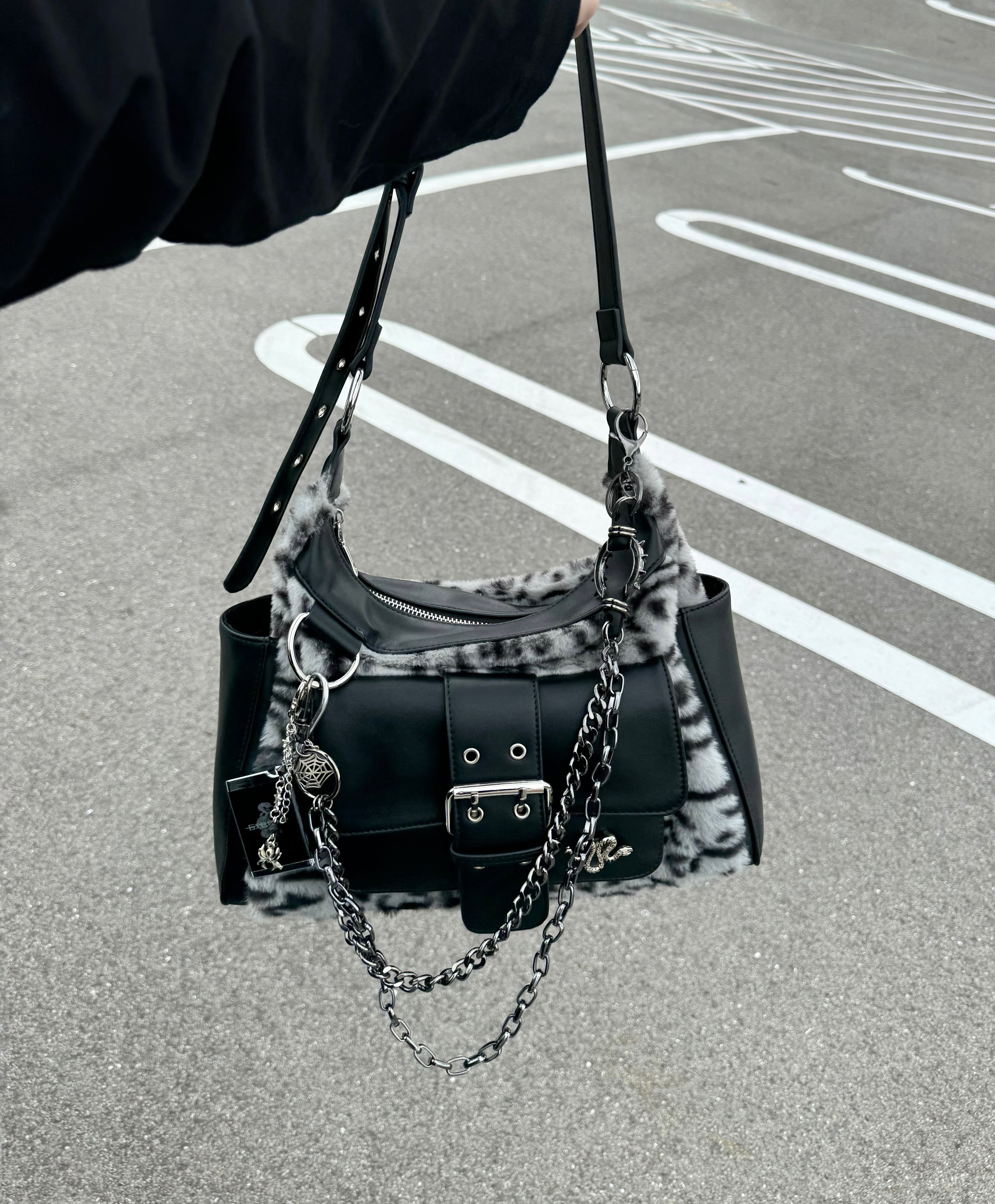 gibous snake bone belt fur leopard shoulder bag