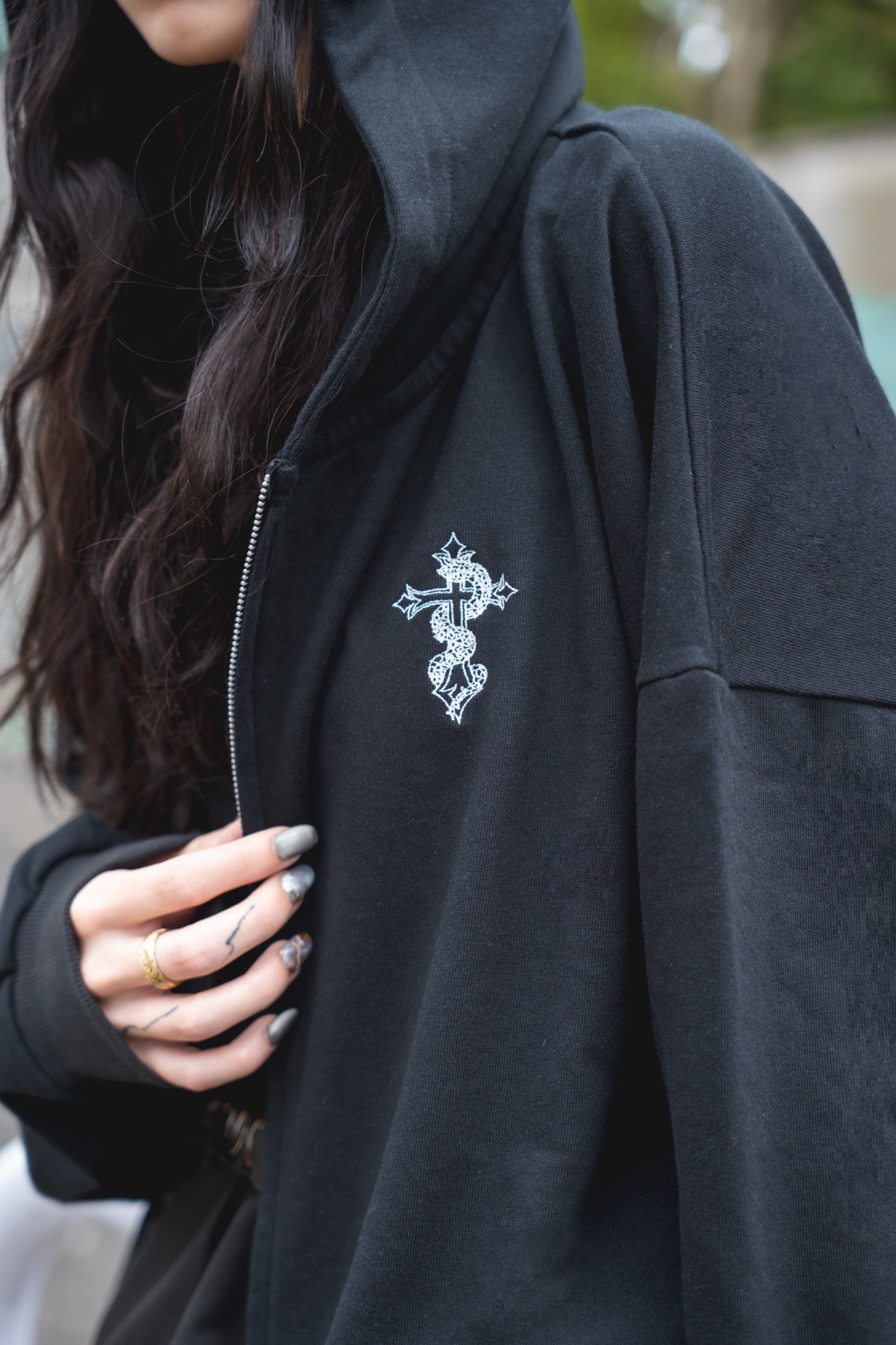 【再販】gibous logo snake cross parker black
