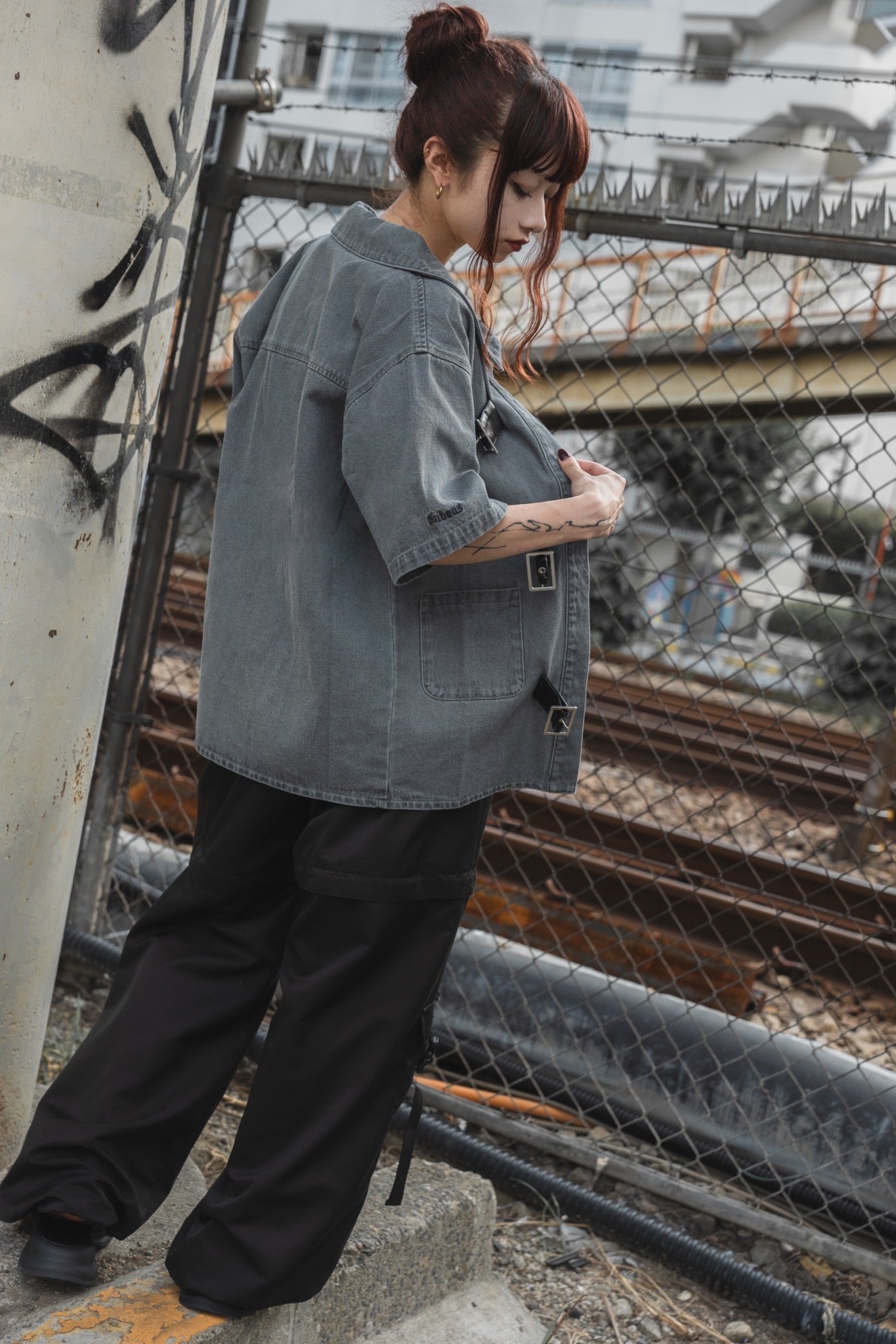 gibous denim belt bee butterfly shirt