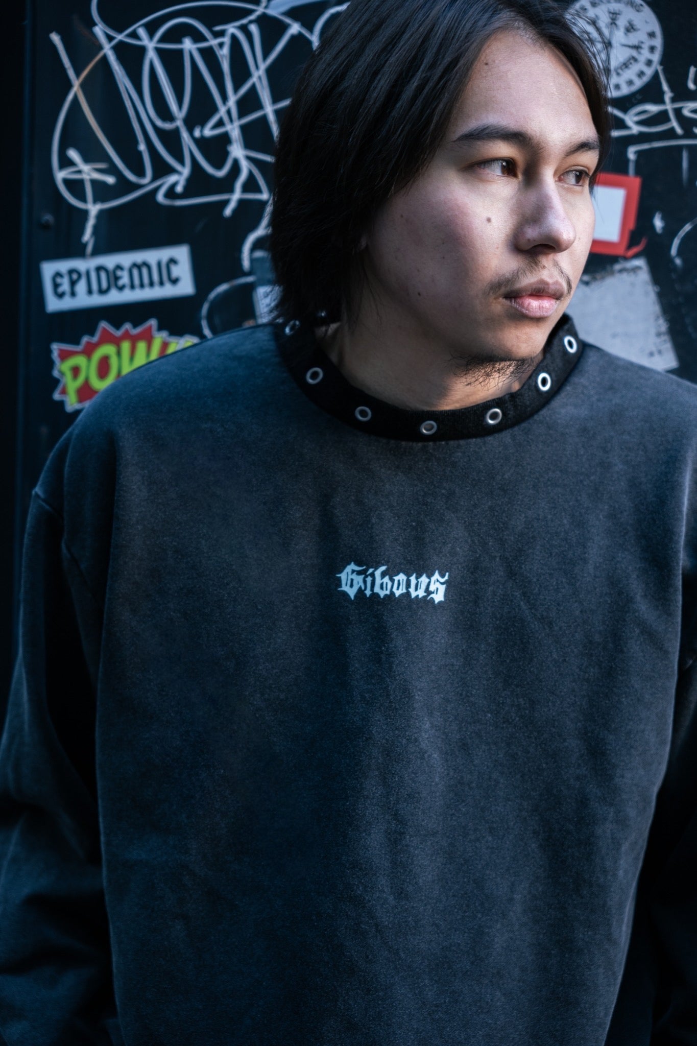 gibous powder eyelet logo trainer