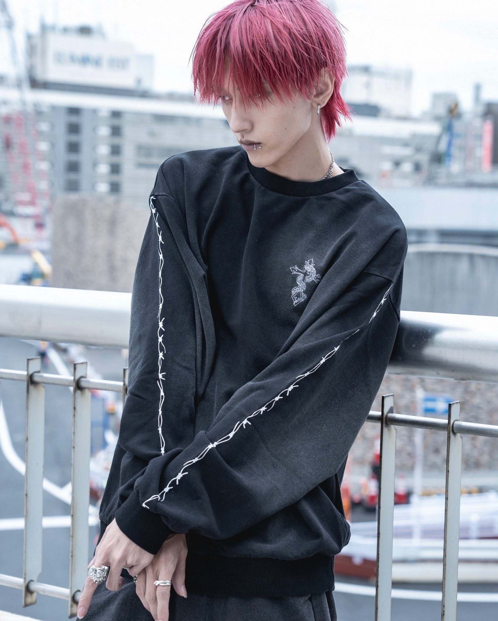 【再販】gibous wash damage snake cross trainer