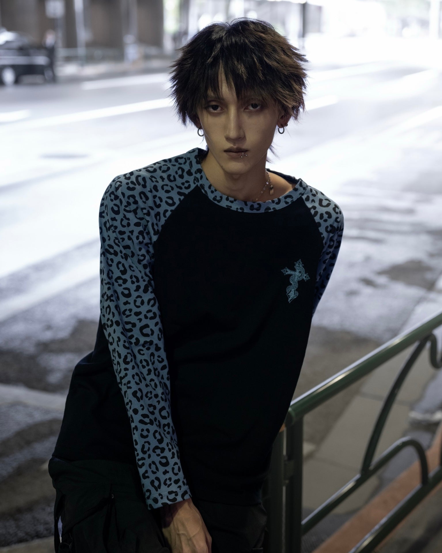 gibous snake cross Leopard blue raglan long tee