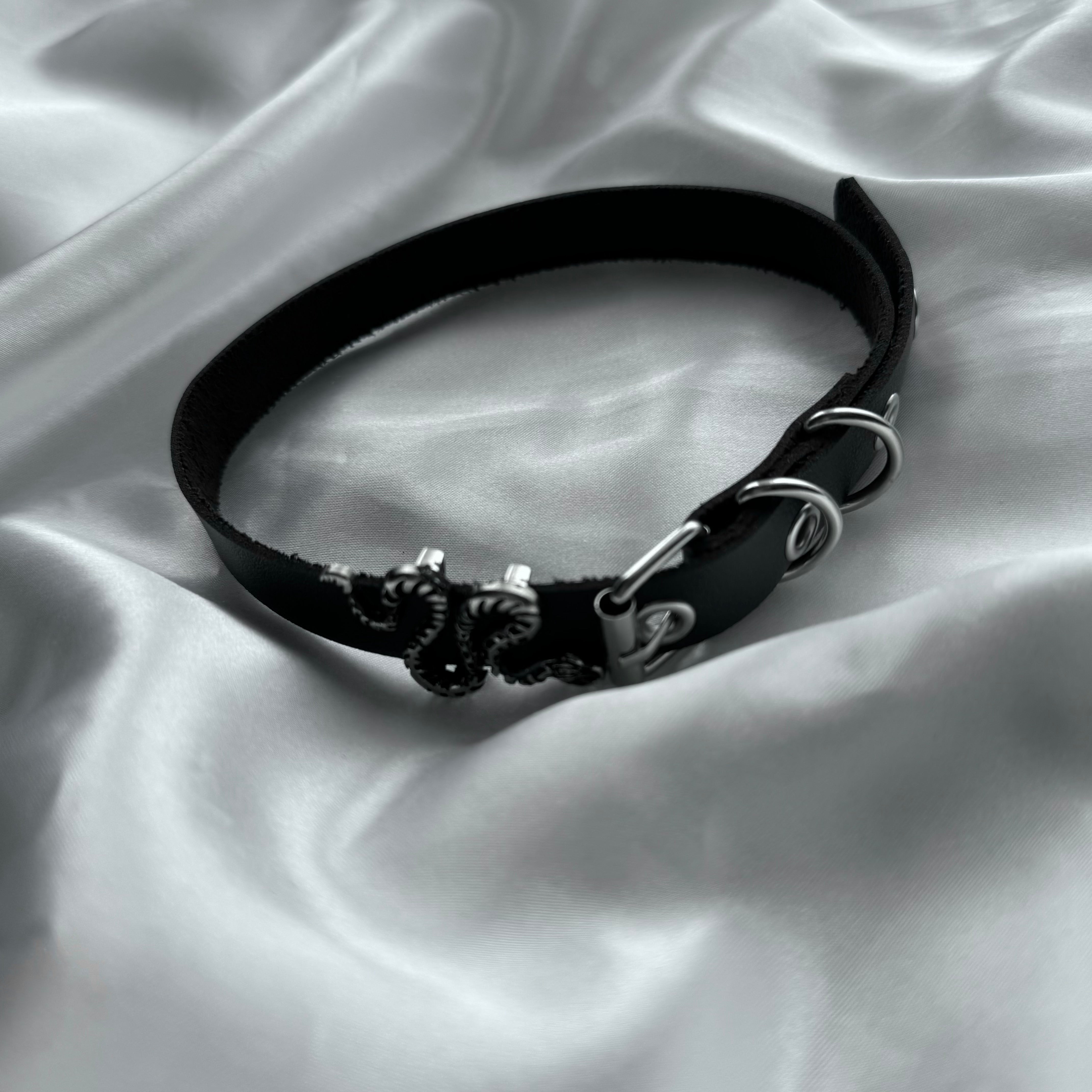gibous snake bone choker