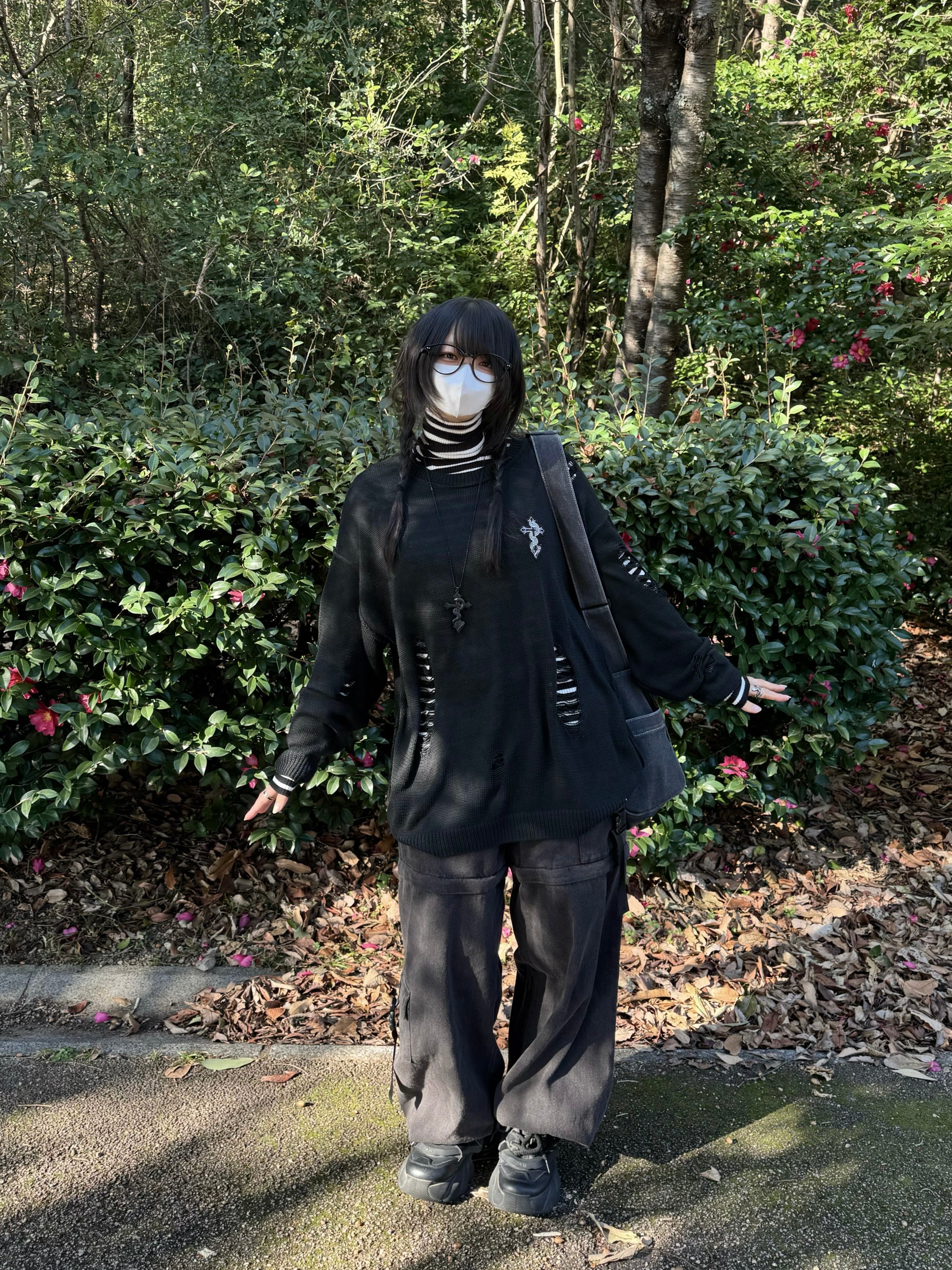 gibous snake cross wappen damage knit black