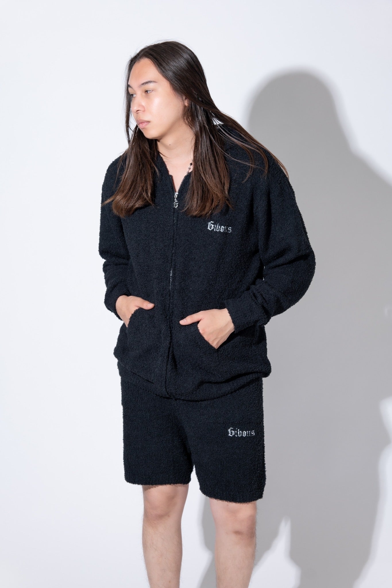 gibous fluffy logo room wear set up
