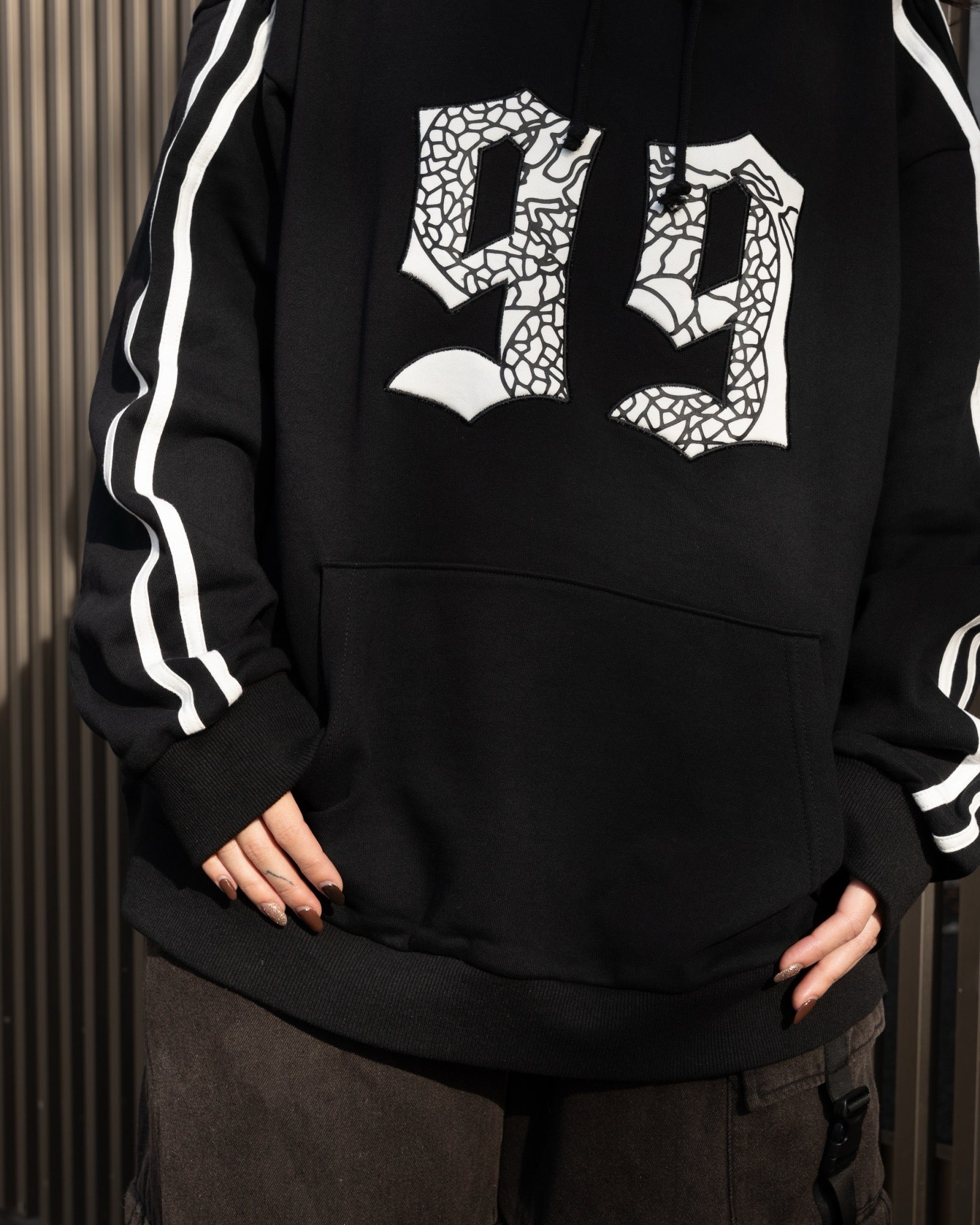 gibous velour numbering dark vneck sweatshirt black