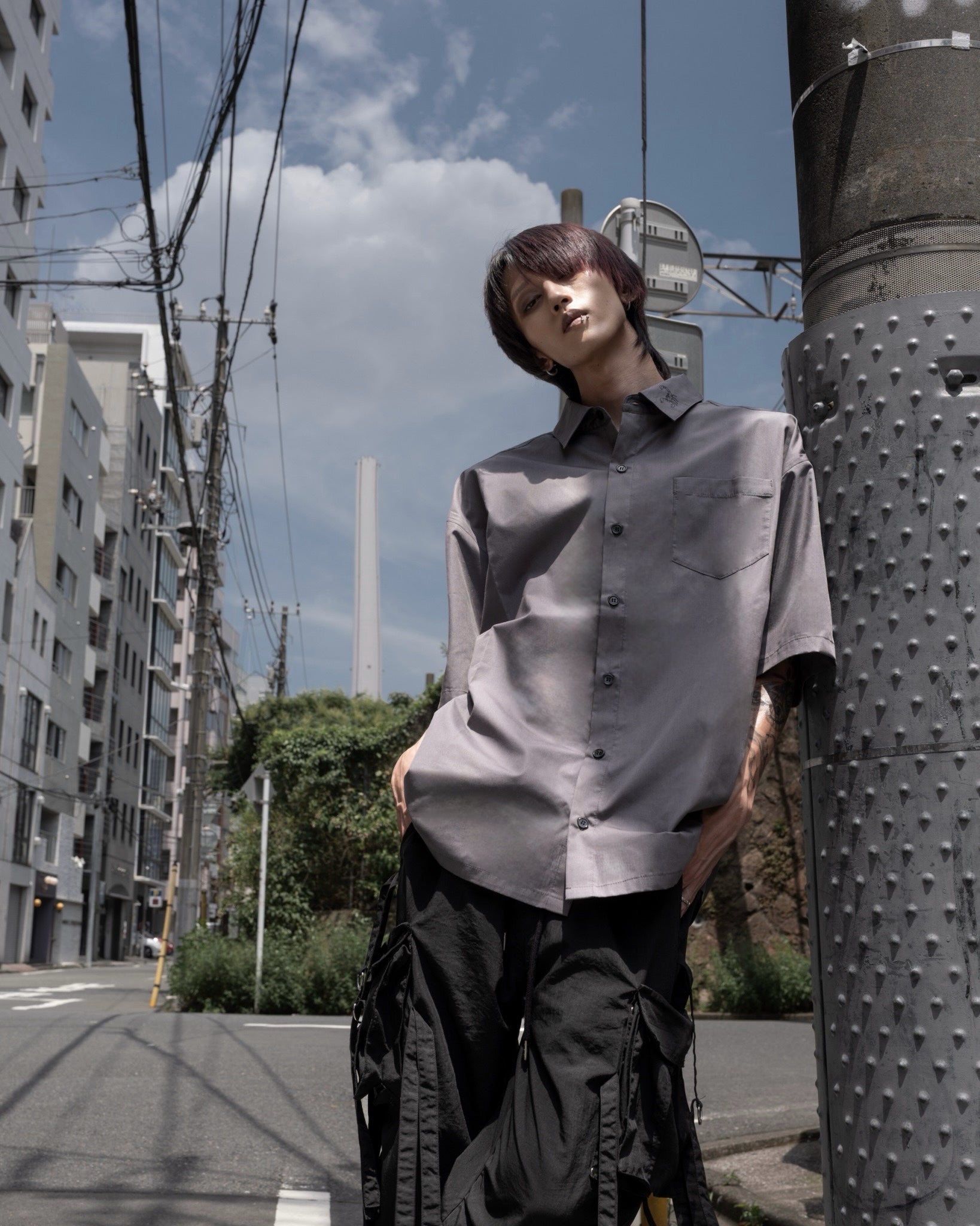 gibous scorpion short sleeve shirt creamgray