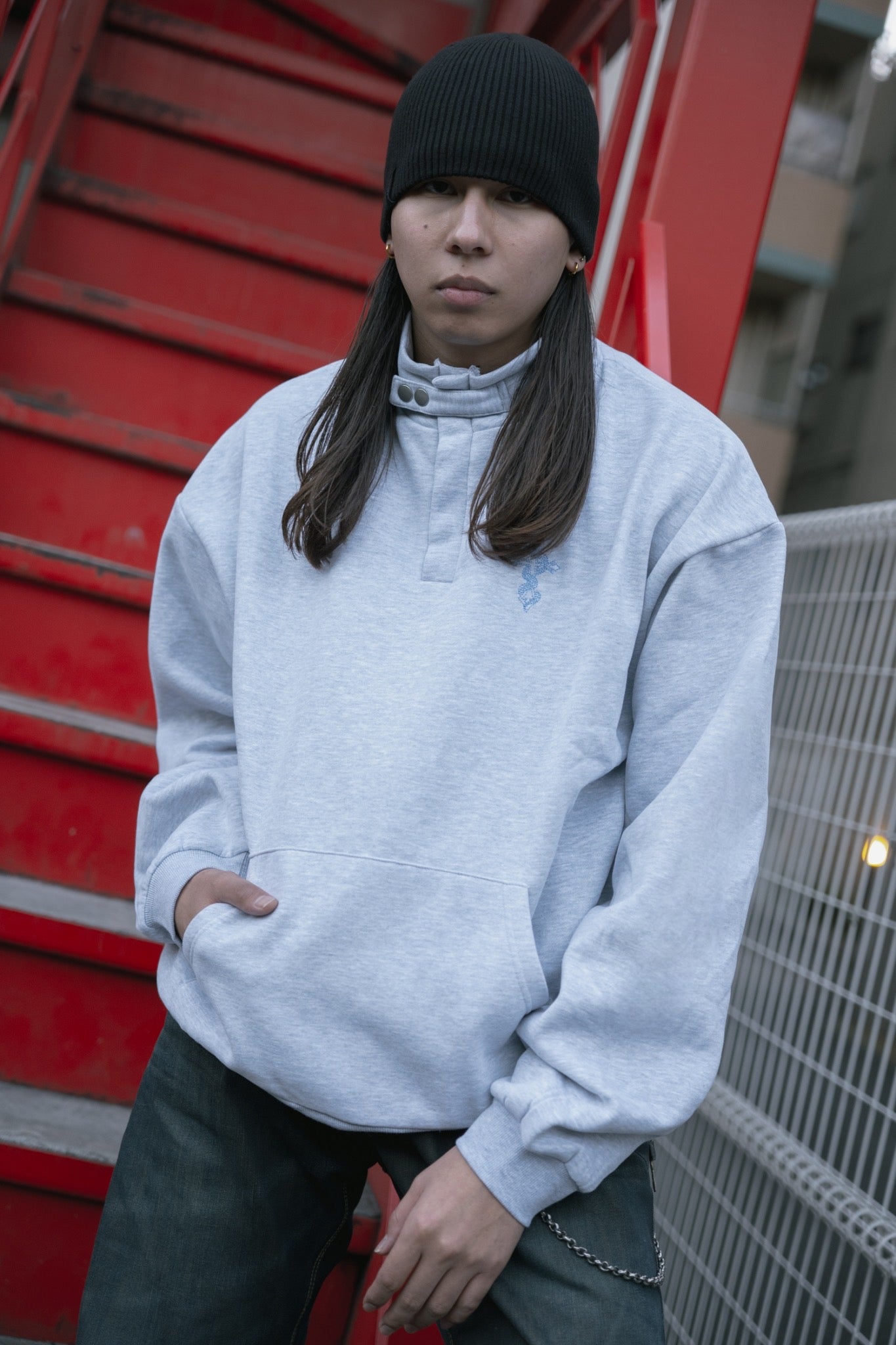 gibous button neck brushed lining sweatshirt gray