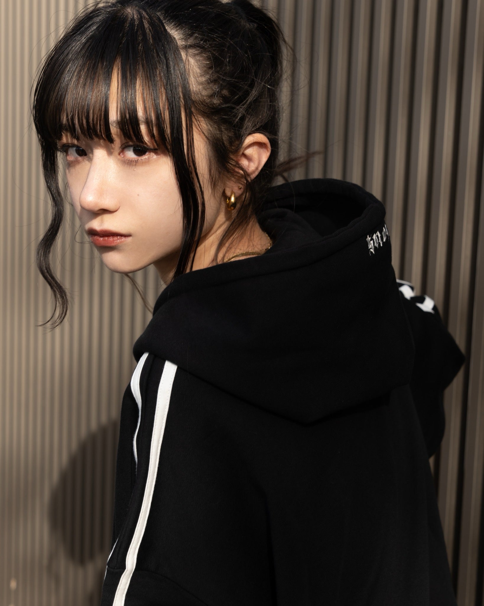 gibous velour numbering dark vneck sweatshirt black