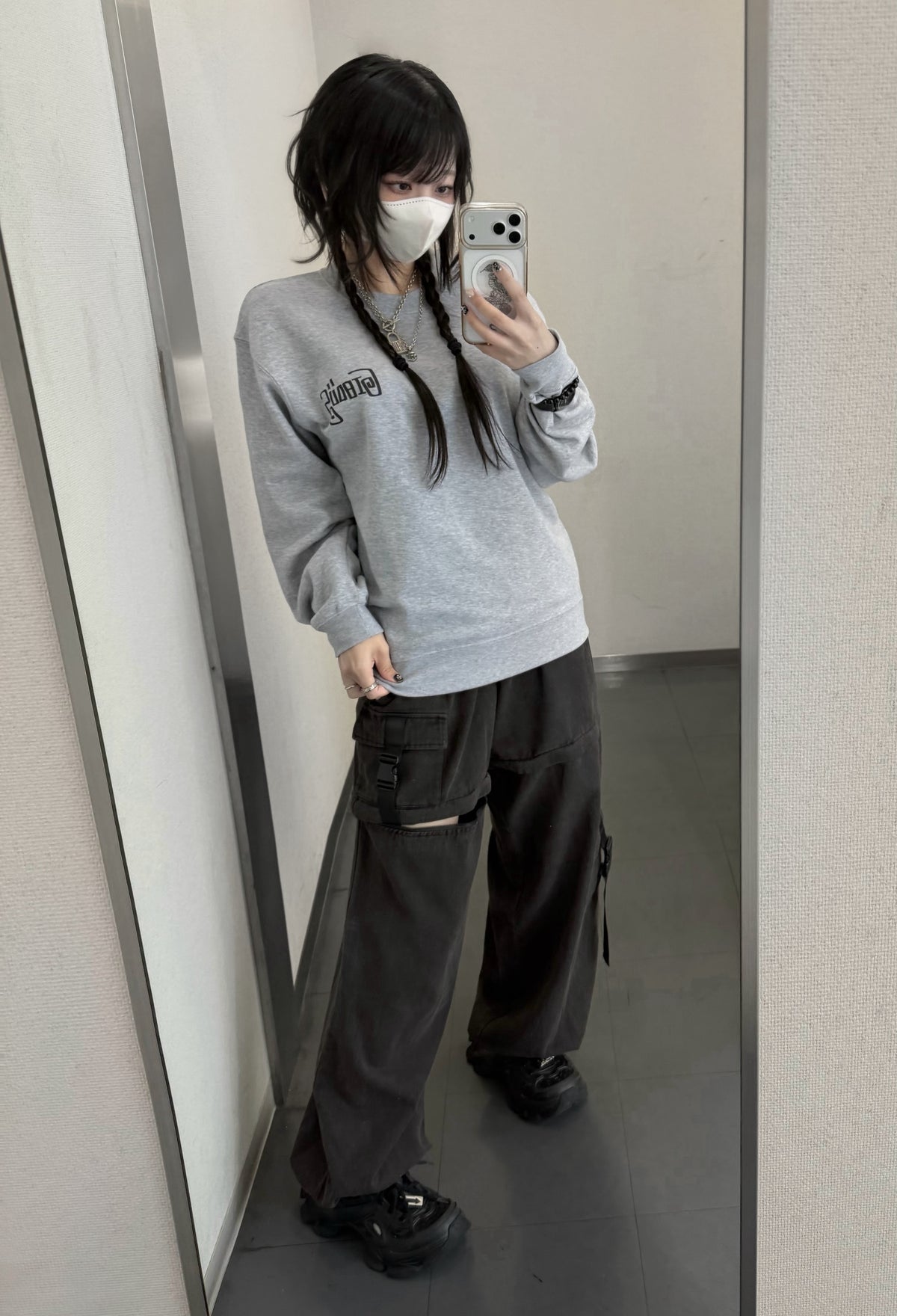 gibous script logo sweat gray