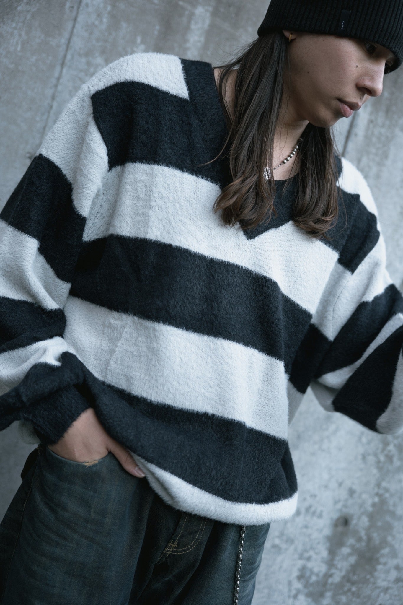 gibous shaggy border knit black×white