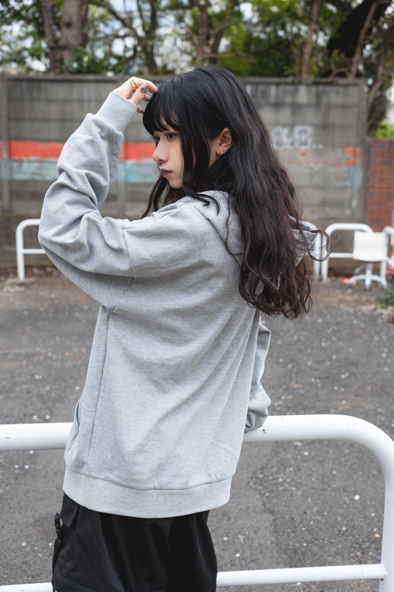 gibous logo snake cross parker gray