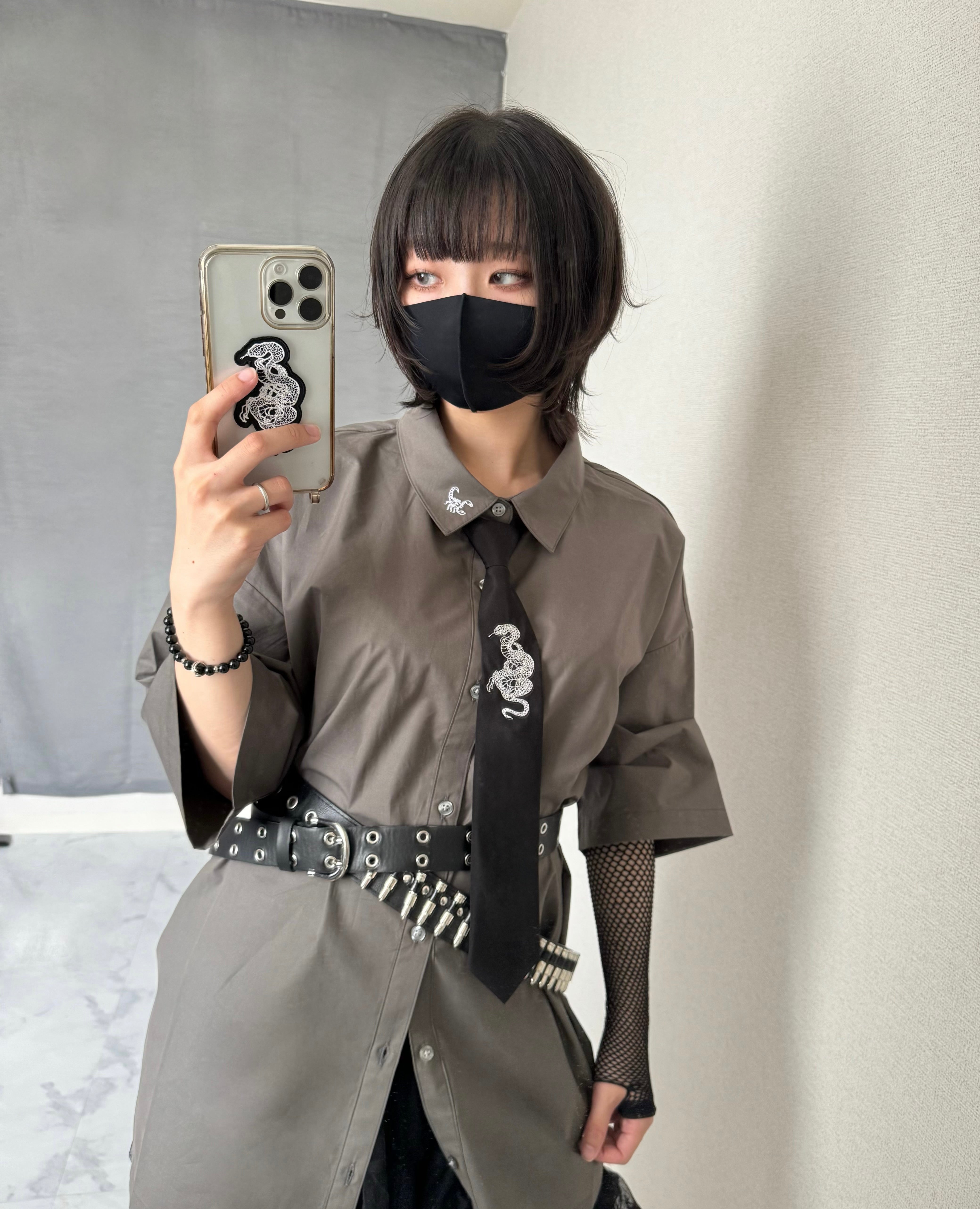 gibous scorpion short sleeve shirt dark gray