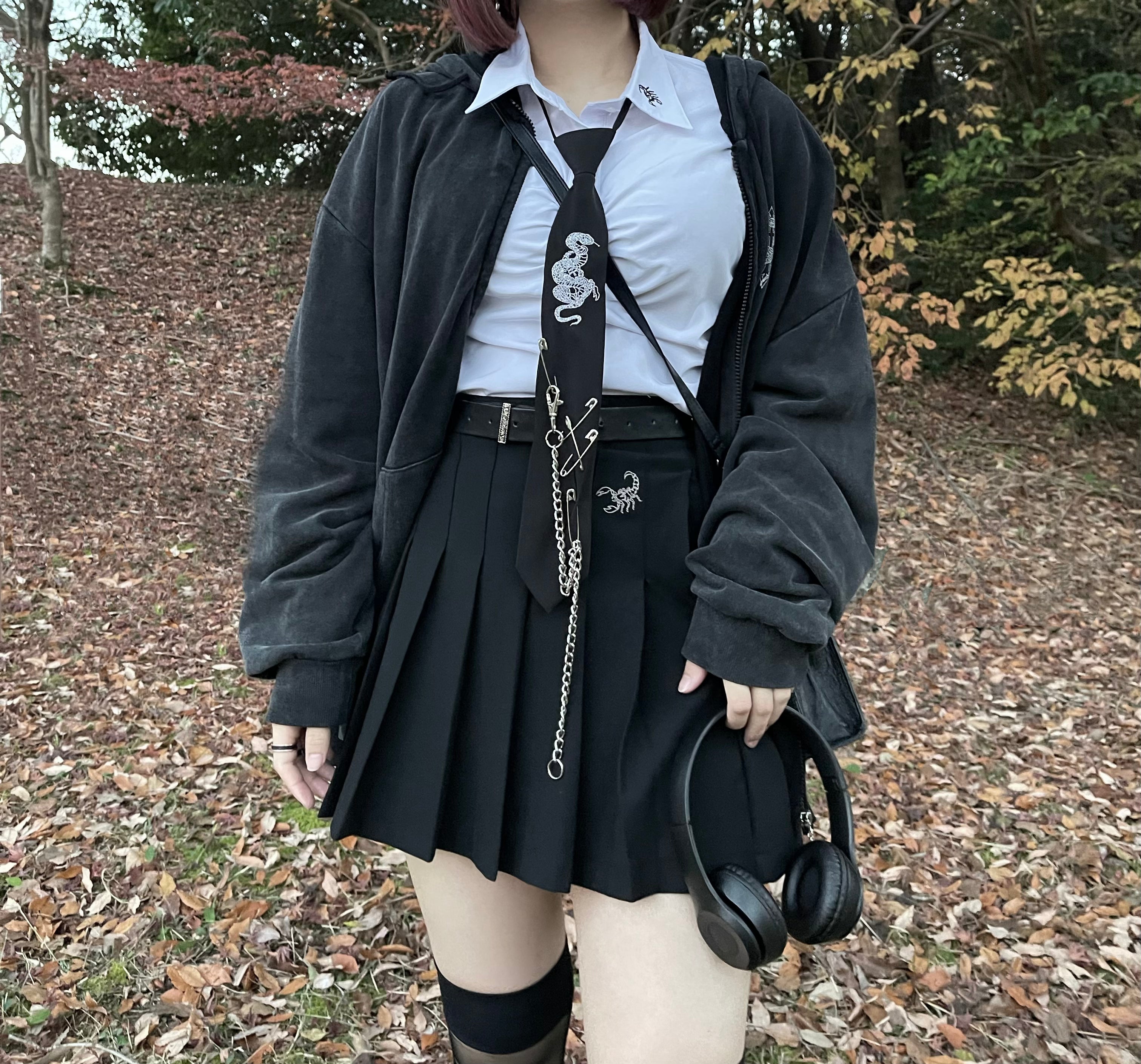 gibous scorpion pleated skirt