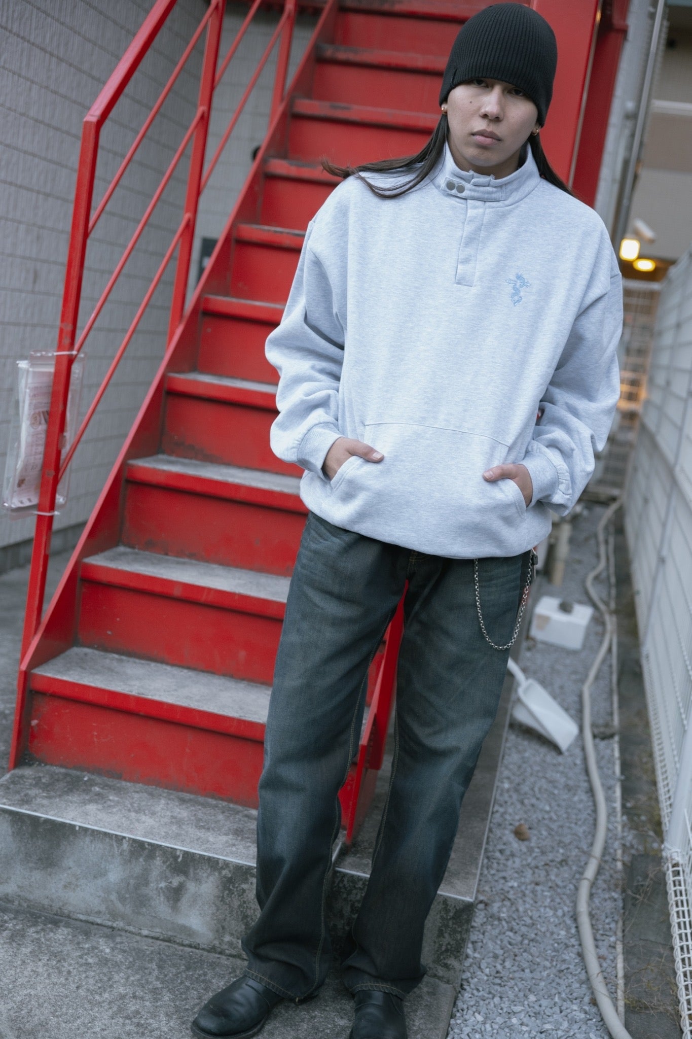 gibous button neck brushed lining sweatshirt gray