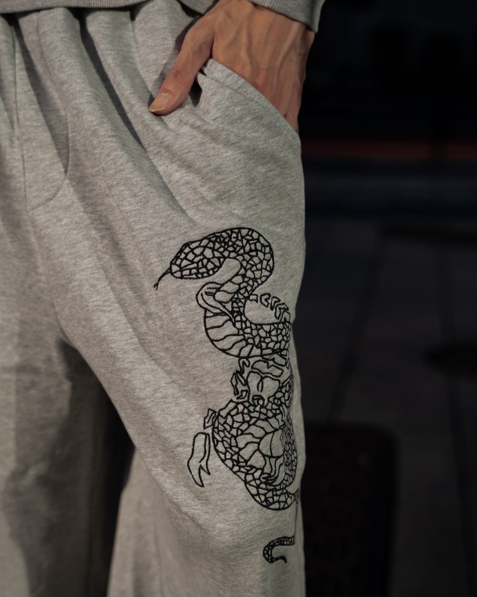 gibous snake scorpion sweat pants gray