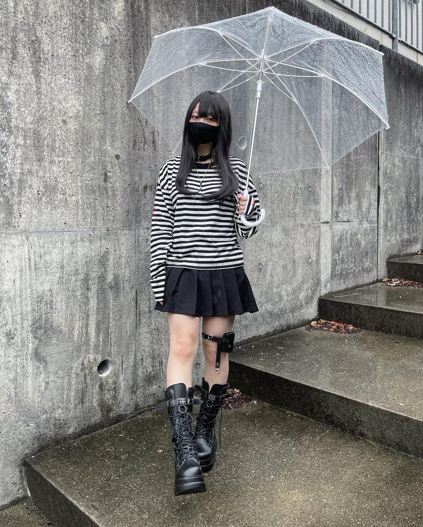 gibous scorpion pleated skirt