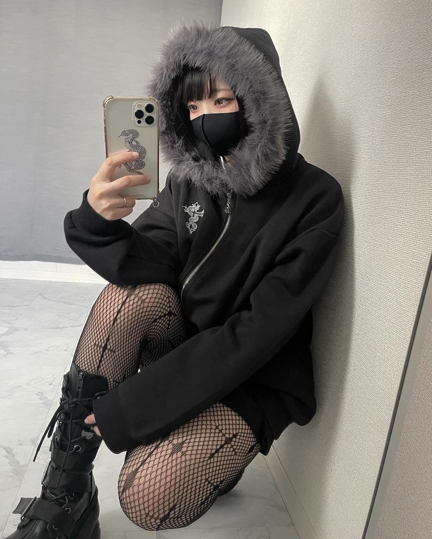 gibous snakecross hood fur parker