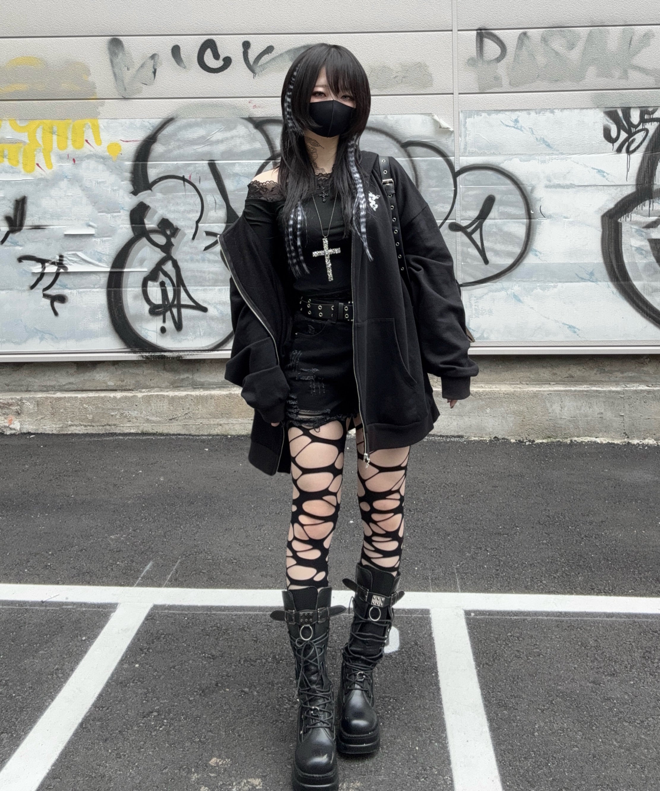 【再販】gibous logo snake cross parker black