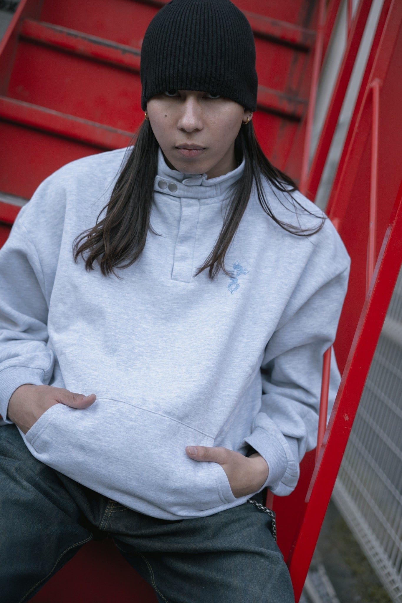 gibous button neck brushed lining sweatshirt gray
