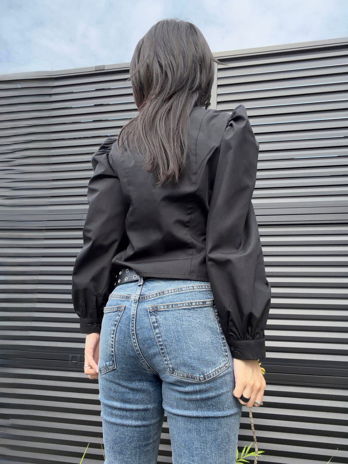 gibous scorpion puff sleeves shirt black