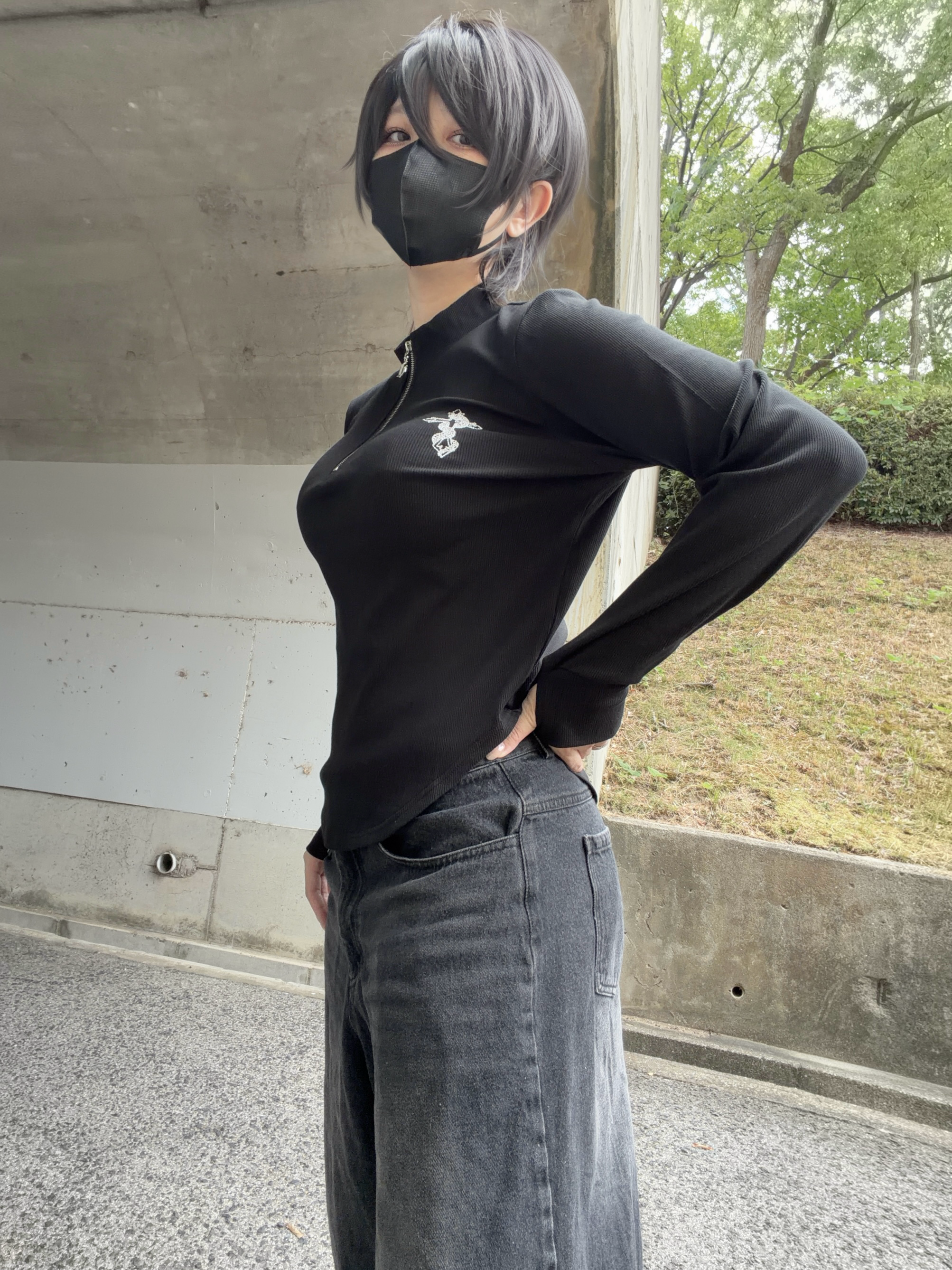gibous snake cross ribbed chuck neck top black