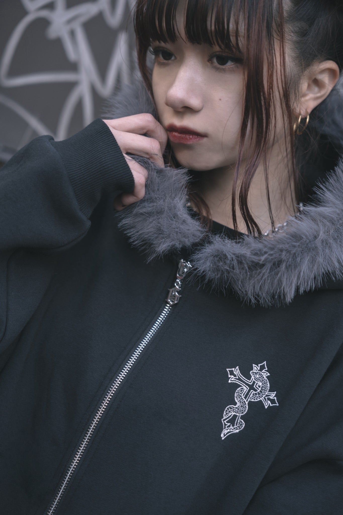 gibous snakecross hood fur parker