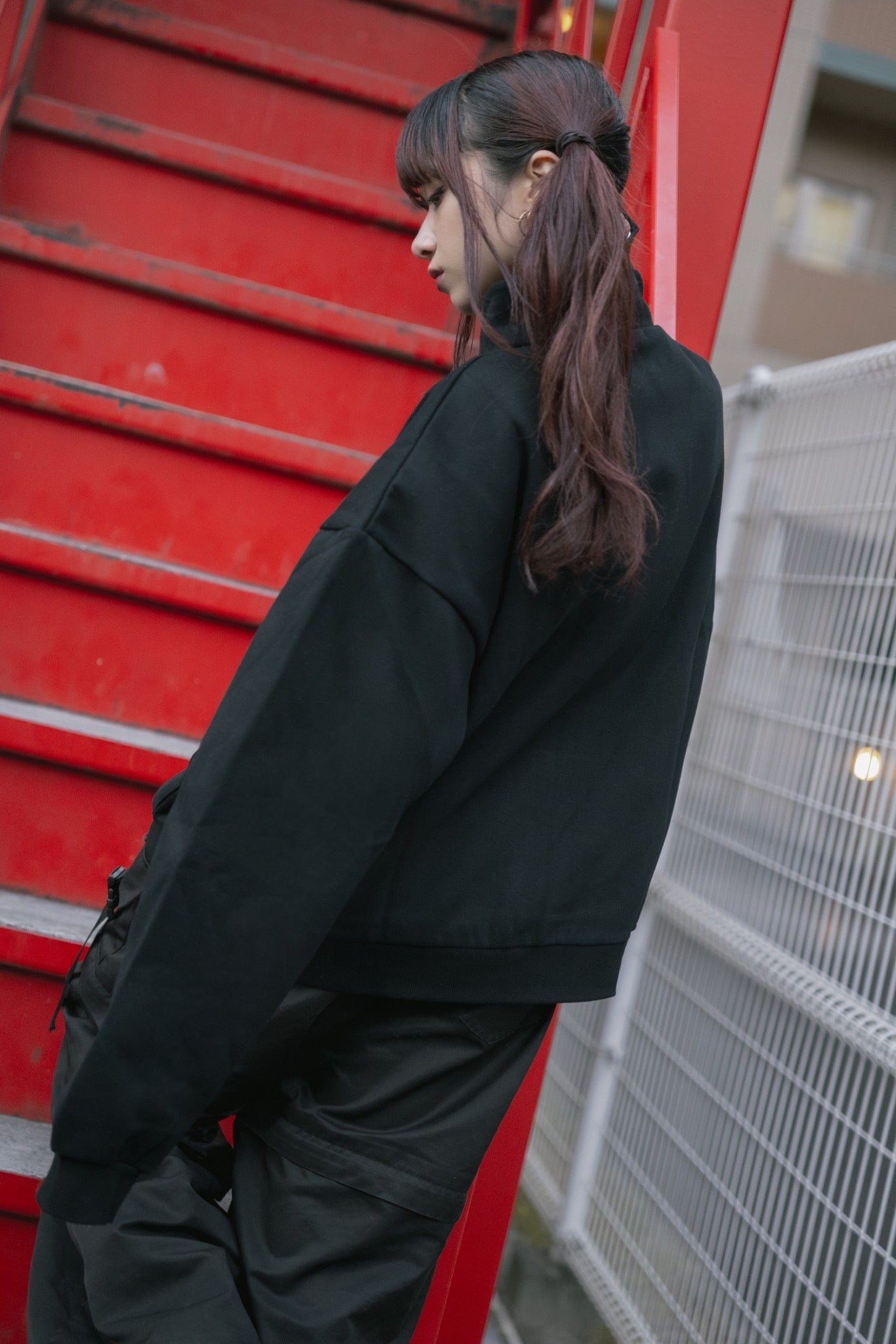 gibous button neck brushed lining sweatshirt black