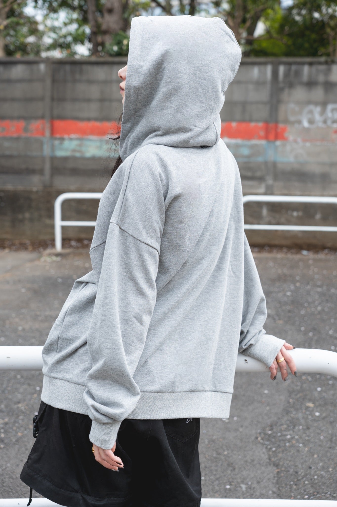 gibous logo snake cross parker gray