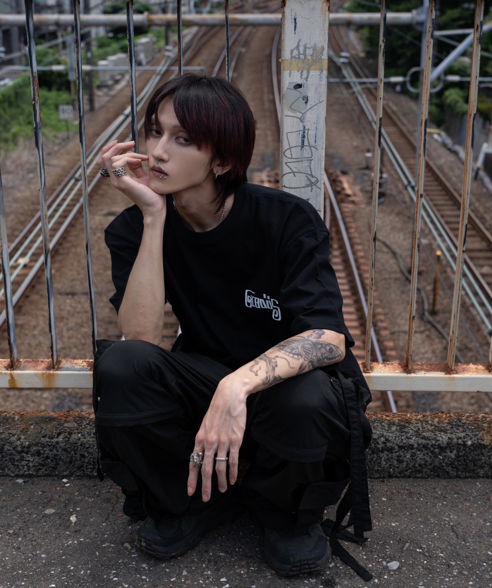 gibous script logo t shirt black
