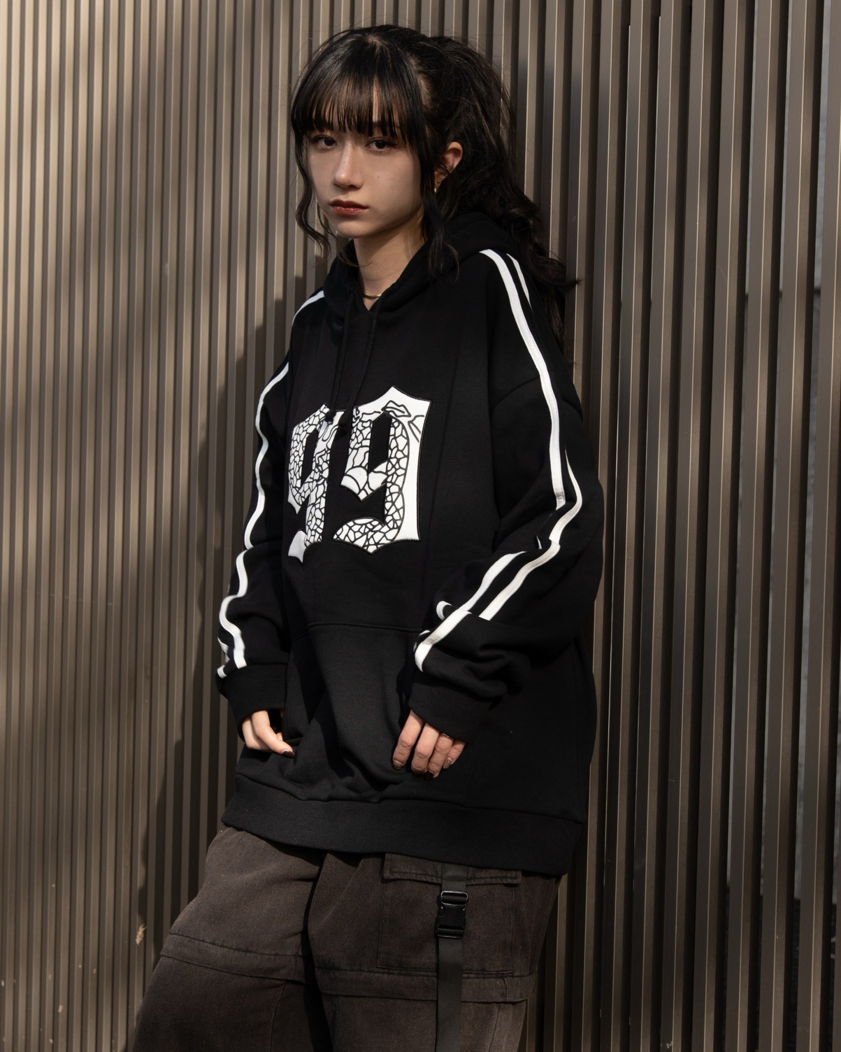 gibous velour numbering dark vneck sweatshirt black