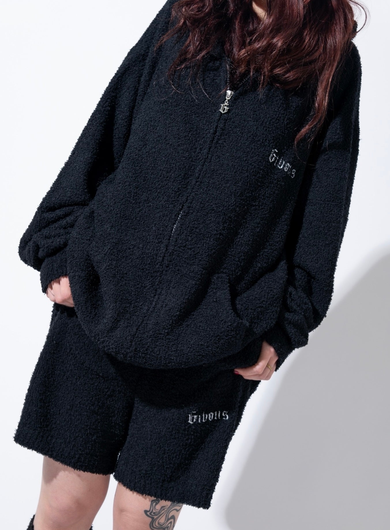 gibous fluffy logo room wear set up