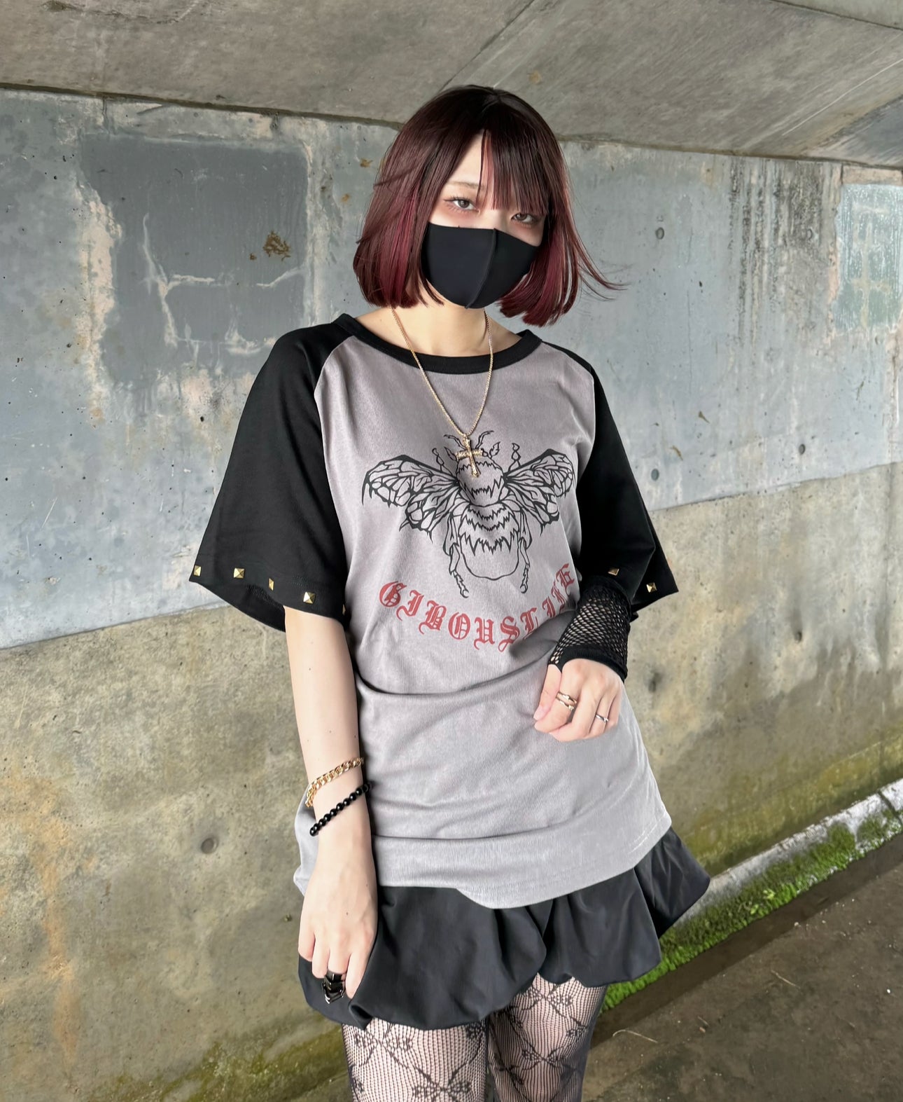 gibous bee butterfly raglan t shirt gray