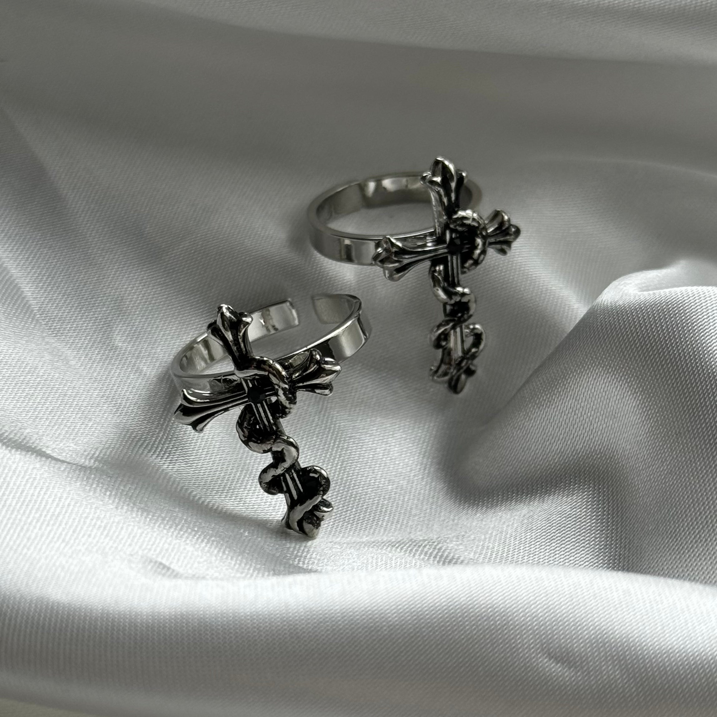 gibous snake cross ring