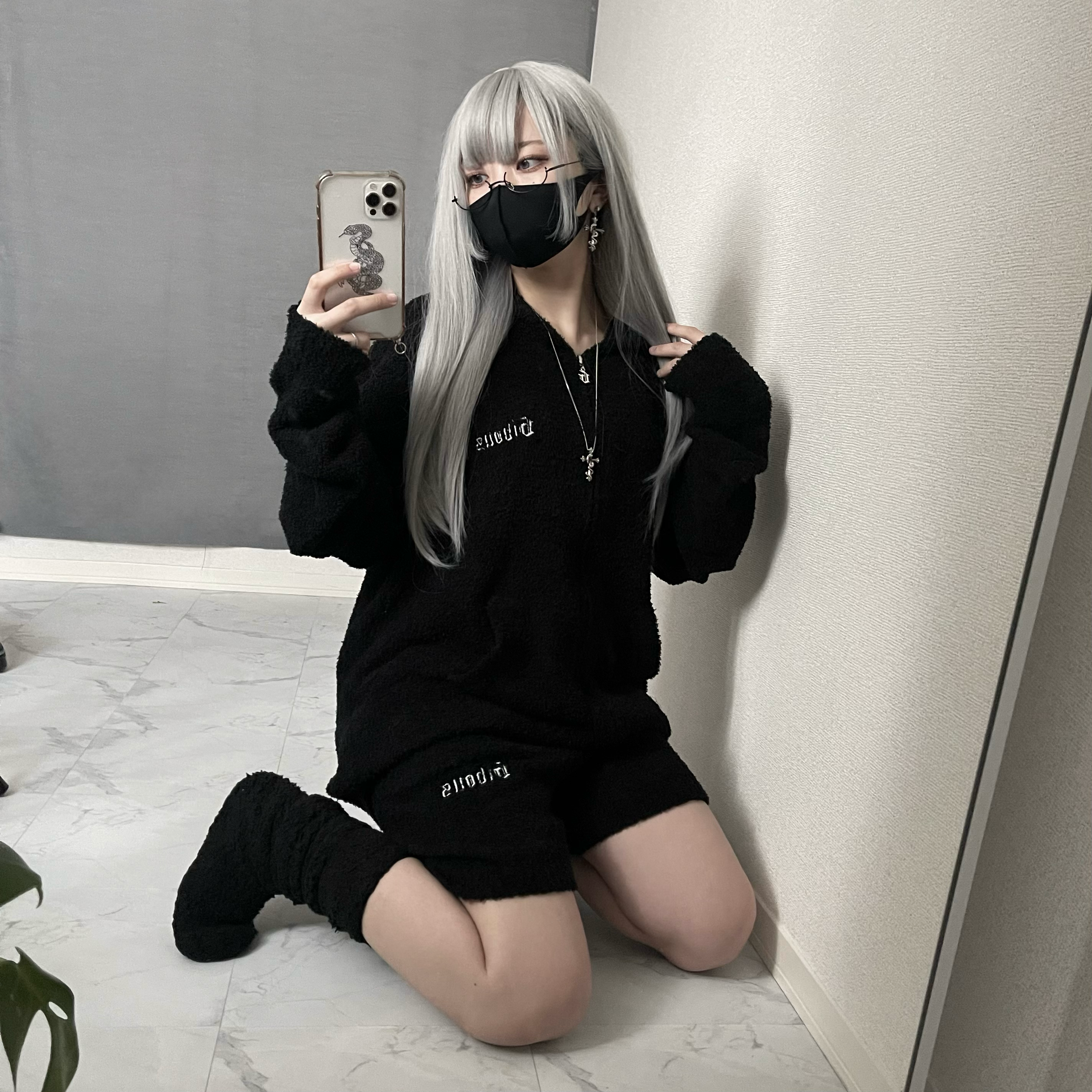 gibous fluffy logo room wear set up
