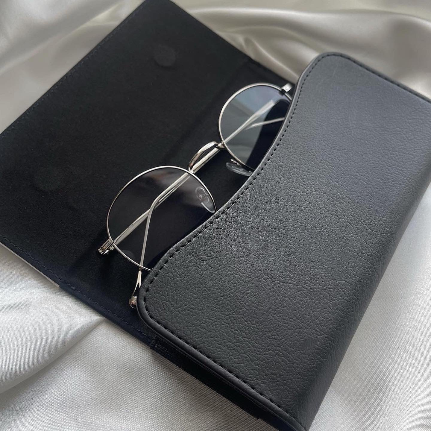 【受注生産】gibous snake scorpion glasses case