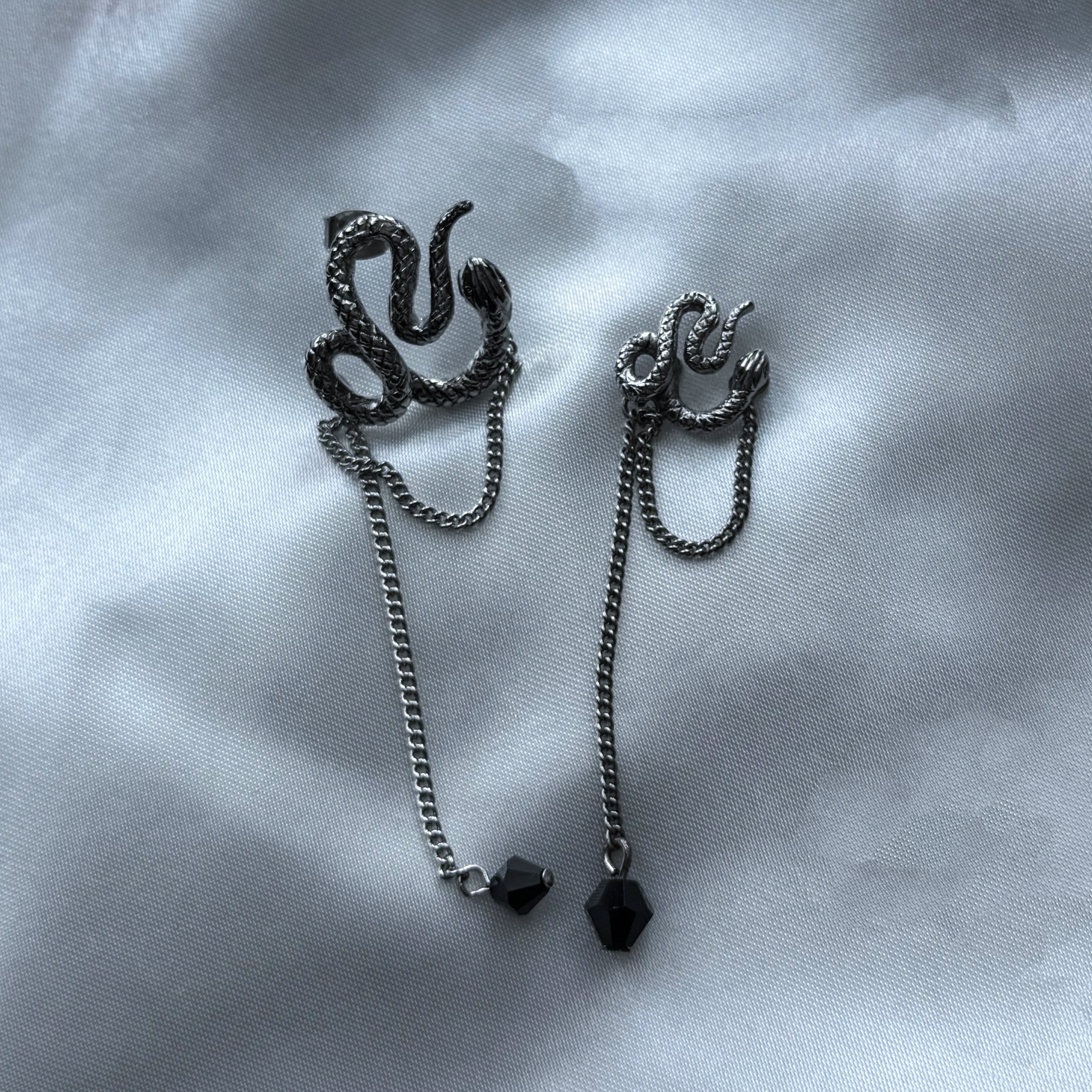 【再販】gibous snake chain stone pierce