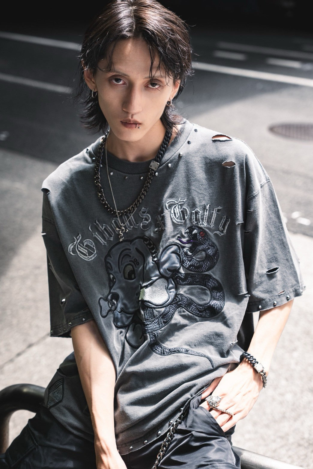 受注生産】gibous×GALFY snake dog studs damage T shirt ink black