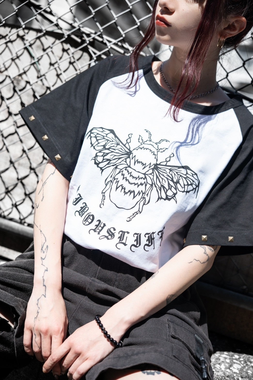 gibous bee butterfly raglan t shirt white