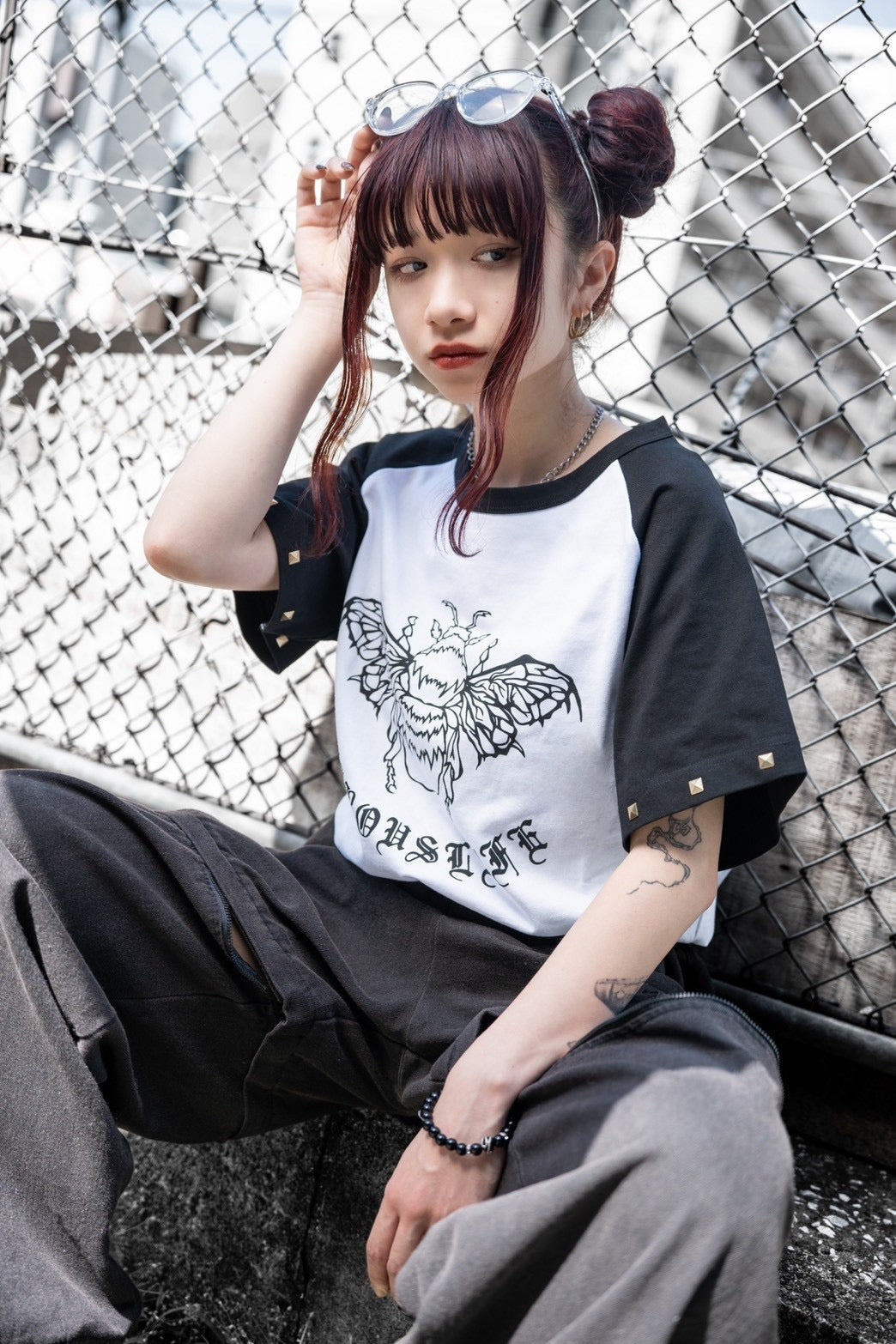 gibous bee butterfly raglan t shirt white