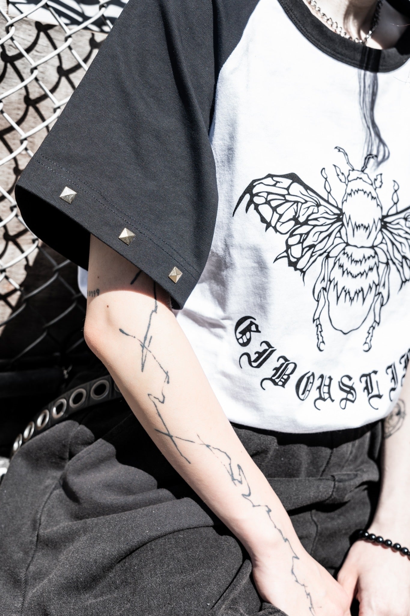 gibous bee butterfly raglan t shirt white