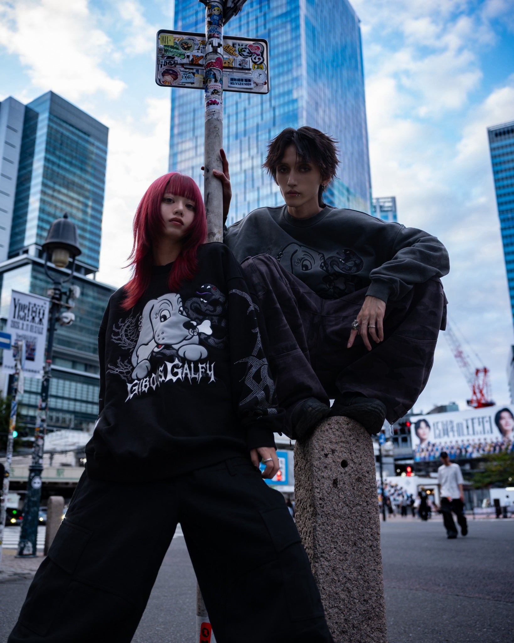 【受注生産】gibous×GALFY rhinestone centipede sweatshirt black