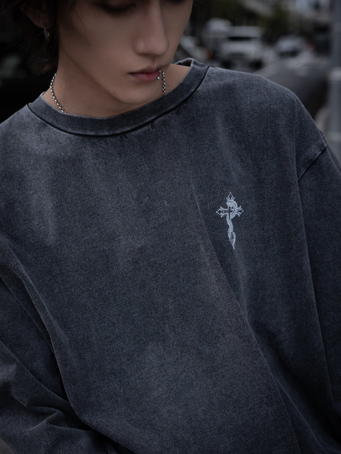 gibous powder snake cross long T shirt