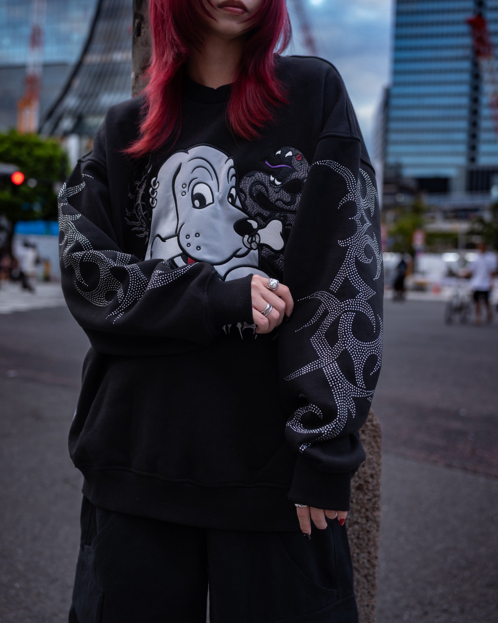 【受注生産】gibous×GALFY rhinestone centipede sweatshirt black