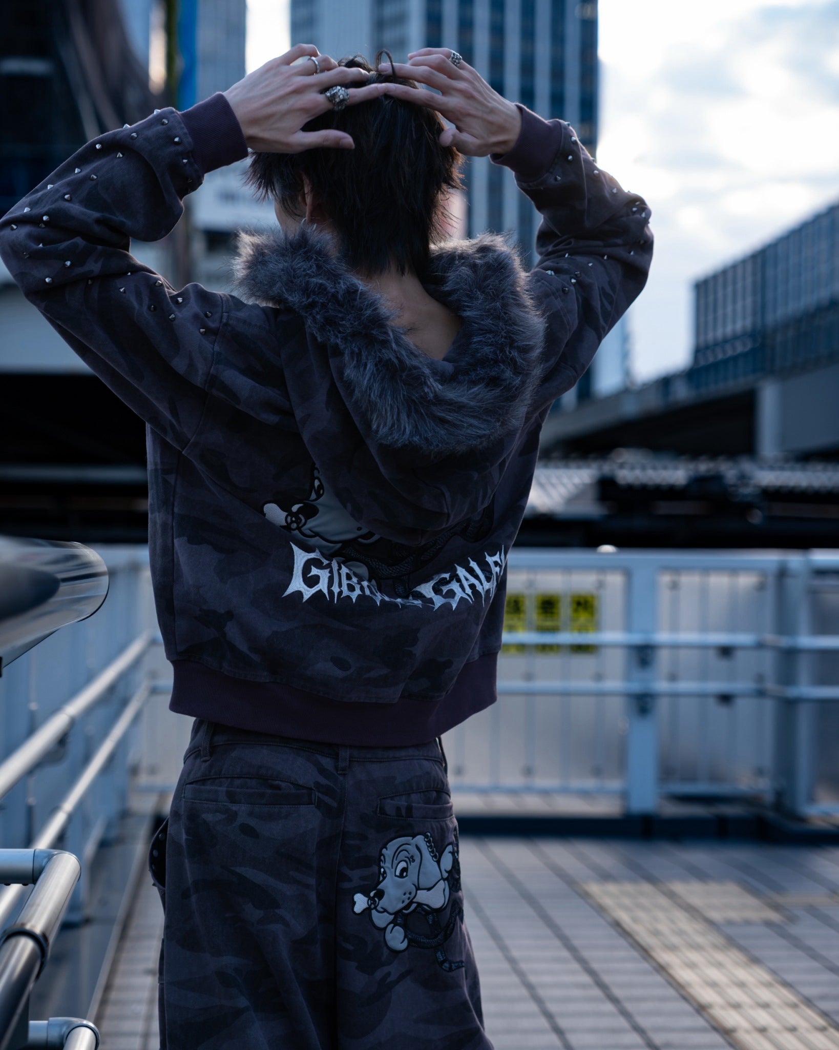 【受注生産】gibous×GALFY gothic logo centipede fur hoodie studs Overdyed