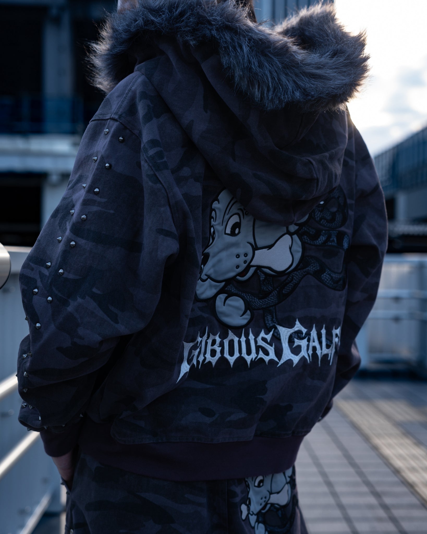 【受注生産】gibous×GALFY gothic logo centipede fur hoodie studs Overdyed
