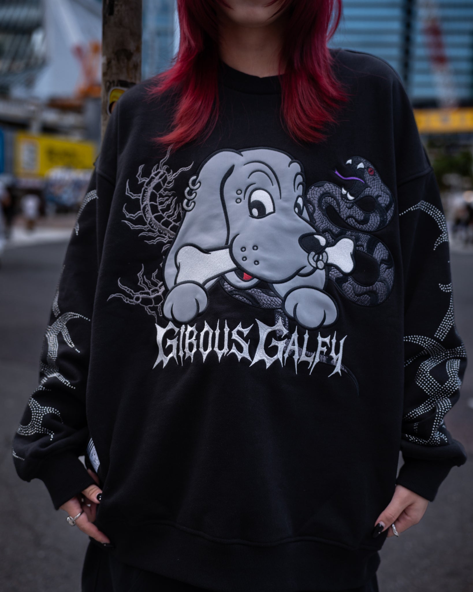 【受注生産】gibous×GALFY rhinestone centipede sweatshirt black