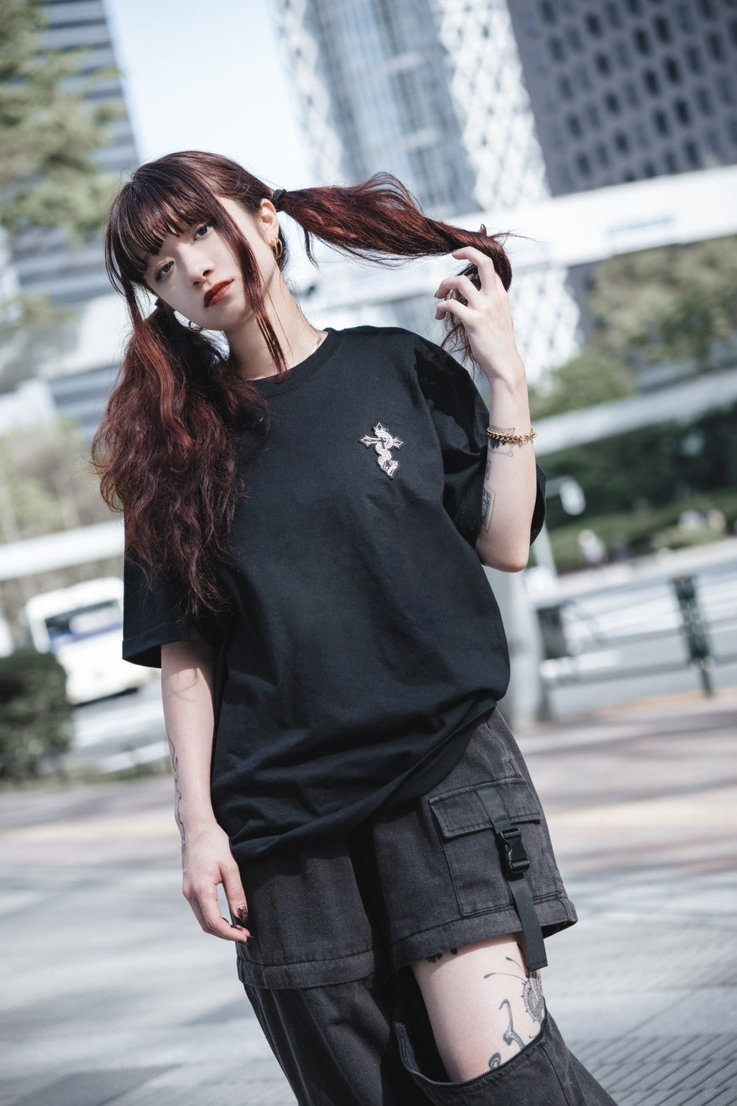 gibous×lhp cross wappen t shirt black