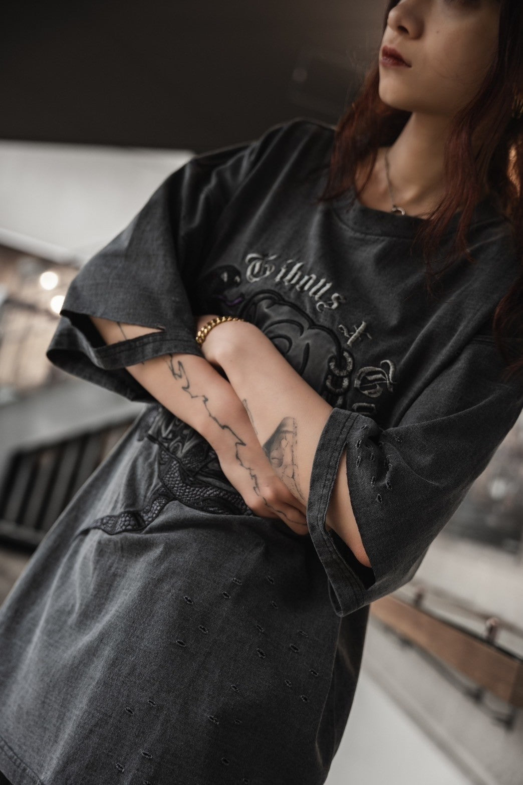【再販】gibous×GALFY snake dog damage T shirt ink black